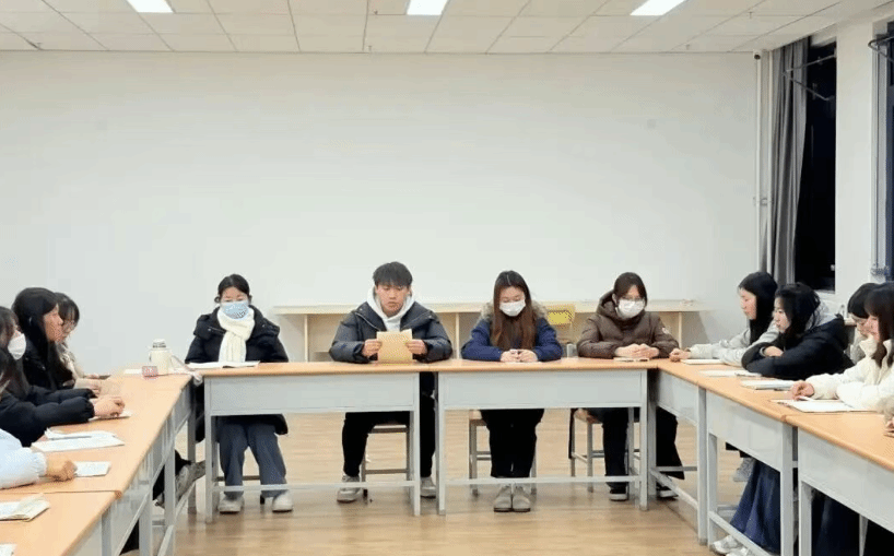 书香致远润初心，文思共情启新程——小学教育学院读书研讨会邀团学员共探文学真谛